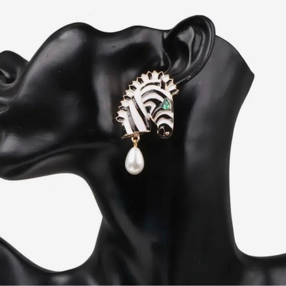 Zara Enamel Pearl Zebra Earrings - Picture 7 of 17